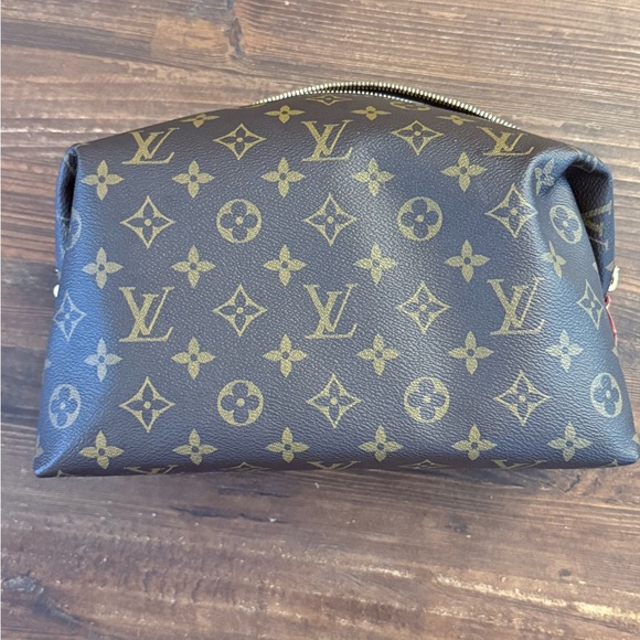 Louis Vuitton Cosmetic Pouch GM - Picture 1 of 6